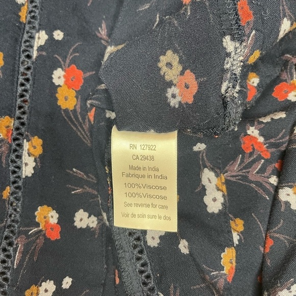 Mountain khaki floral v neck long sleeve top. - Picture 7 of 7